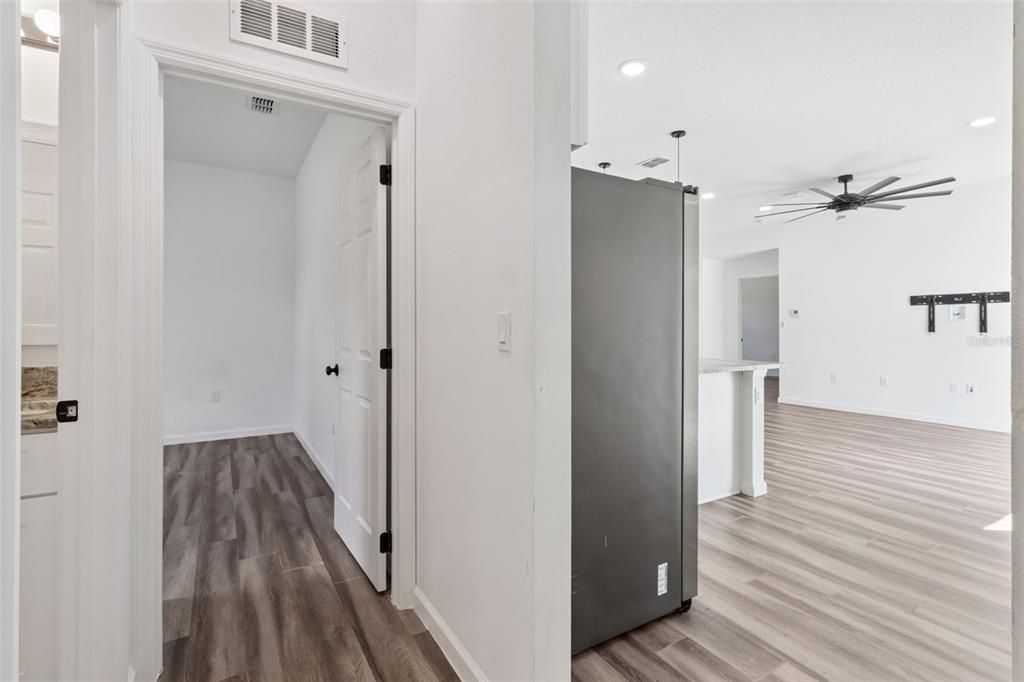 На продажу: $350,000 (4 спален, 2 ванн, 1482 Квадратных фут)