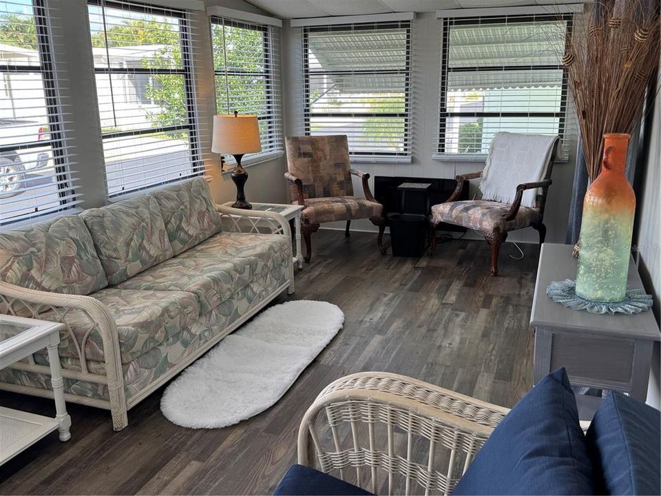 For Sale: $159,900 (2 beds, 2 baths, 1351 Square Feet)