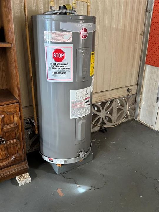 For Sale: $159,900 (2 beds, 2 baths, 1351 Square Feet)