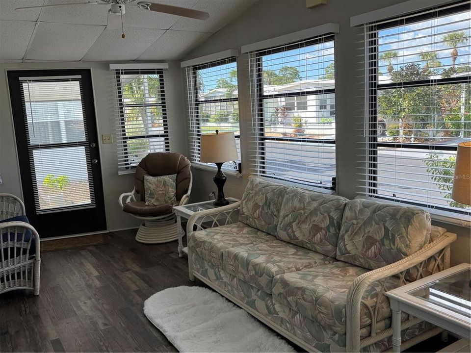 For Sale: $159,900 (2 beds, 2 baths, 1351 Square Feet)