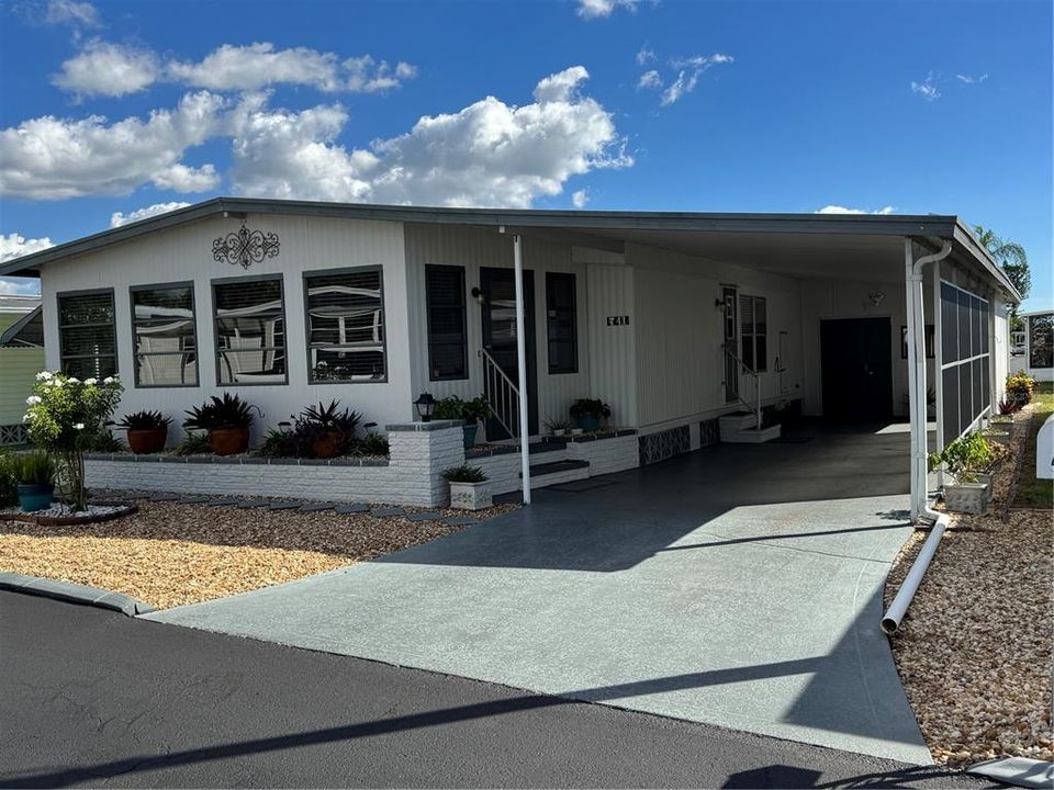 For Sale: $159,900 (2 beds, 2 baths, 1351 Square Feet)