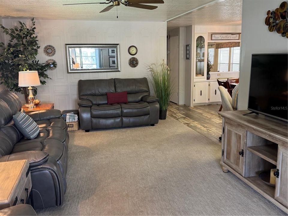 For Sale: $159,900 (2 beds, 2 baths, 1351 Square Feet)