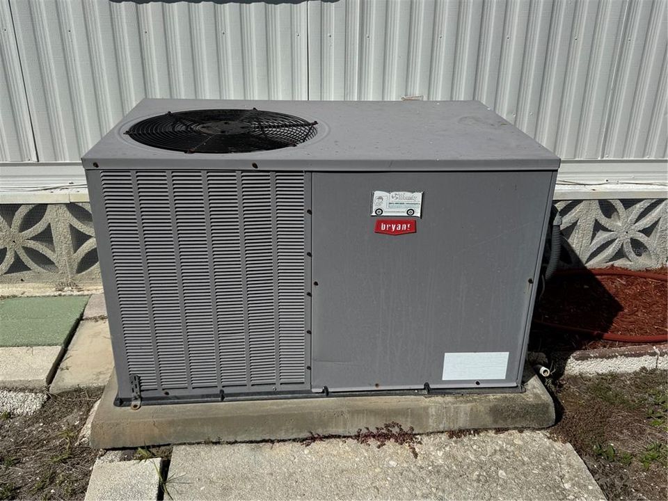 For Sale: $159,900 (2 beds, 2 baths, 1351 Square Feet)