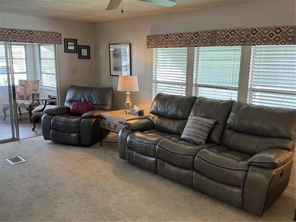 For Sale: $159,900 (2 beds, 2 baths, 1351 Square Feet)