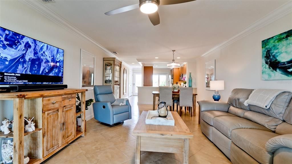 На продажу: $685,000 (2 спален, 2 ванн, 1728 Квадратных фут)