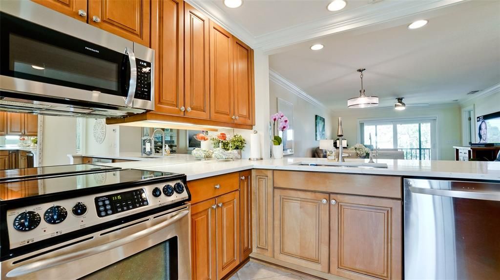 На продажу: $685,000 (2 спален, 2 ванн, 1728 Квадратных фут)