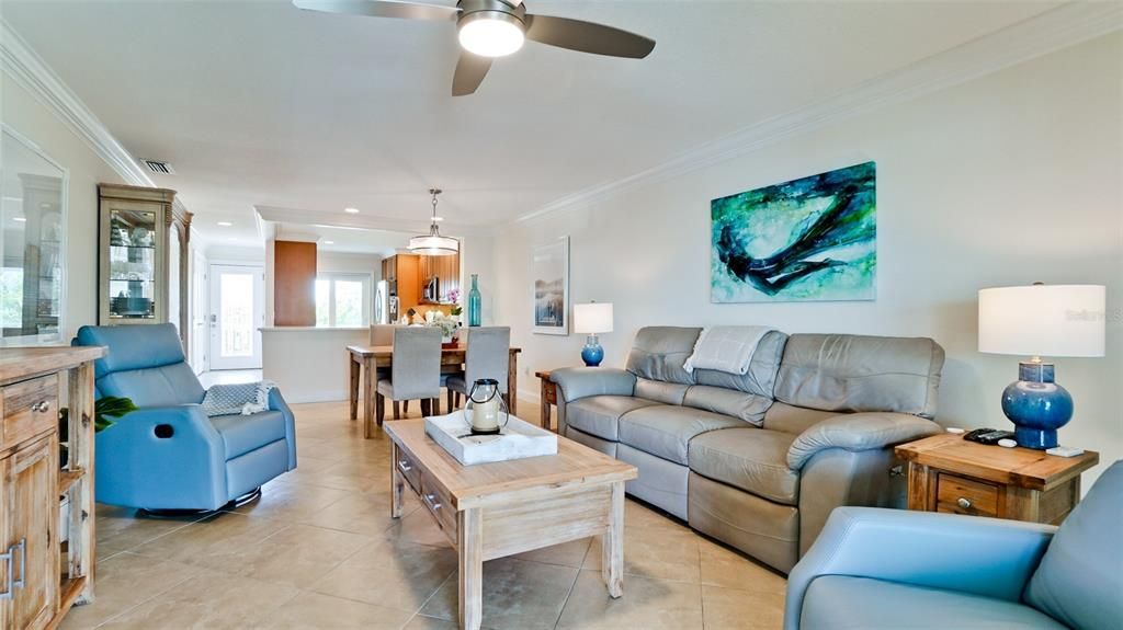 На продажу: $685,000 (2 спален, 2 ванн, 1728 Квадратных фут)