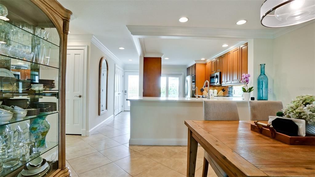 На продажу: $685,000 (2 спален, 2 ванн, 1728 Квадратных фут)