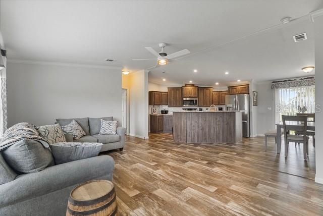 For Rent: $2,500 (3 beds, 3 baths, 1792 Square Feet)