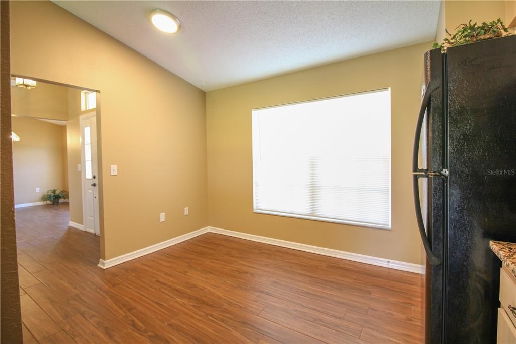 В аренду: $1,995 (3 спален, 2 ванн, 1541 Квадратных фут)