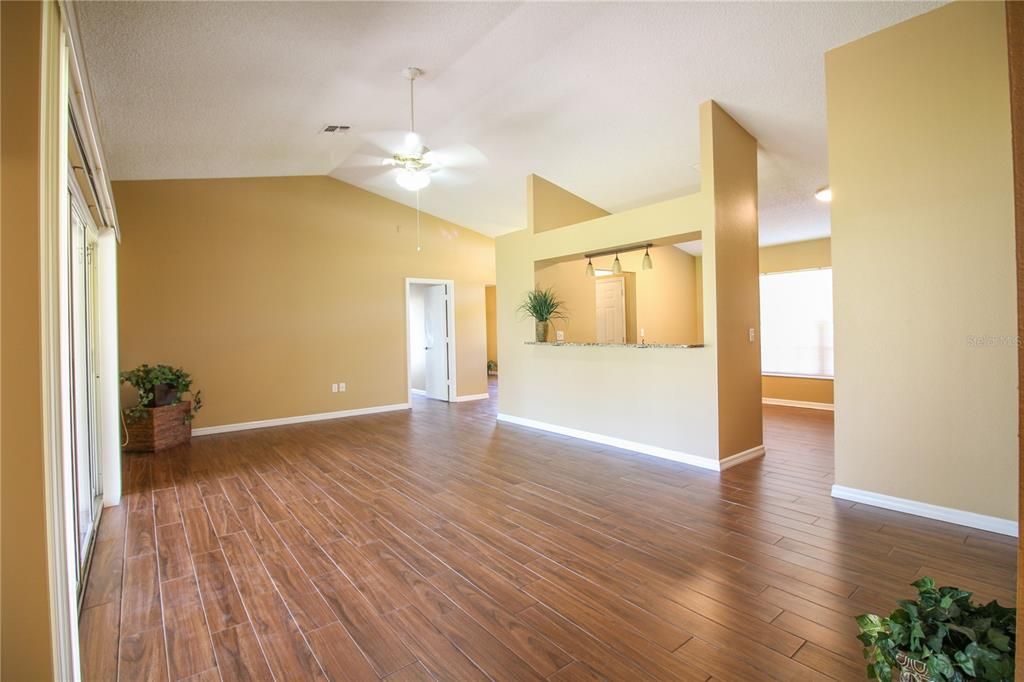 В аренду: $1,995 (3 спален, 2 ванн, 1541 Квадратных фут)