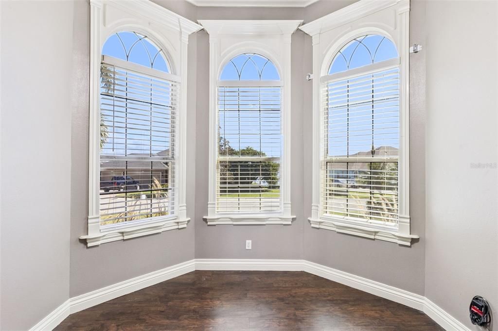 合同活跃: $499,900 (4 贝兹, 2 浴室, 2177 平方英尺)