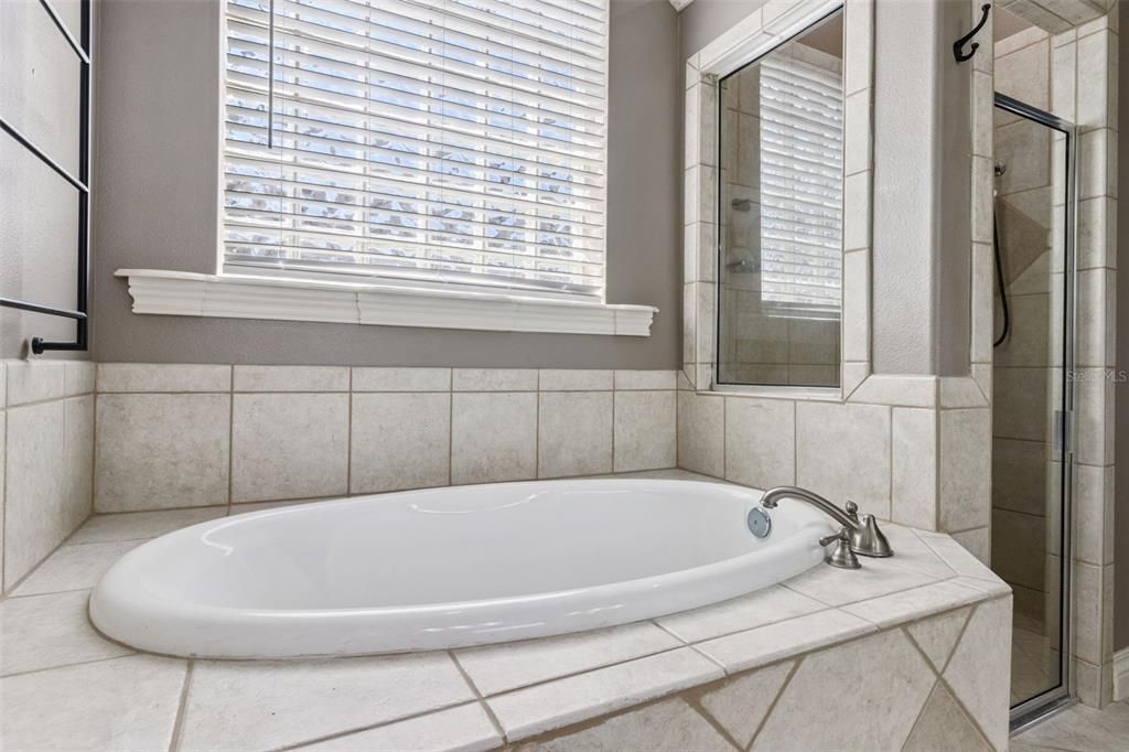 合同活跃: $499,900 (4 贝兹, 2 浴室, 2177 平方英尺)