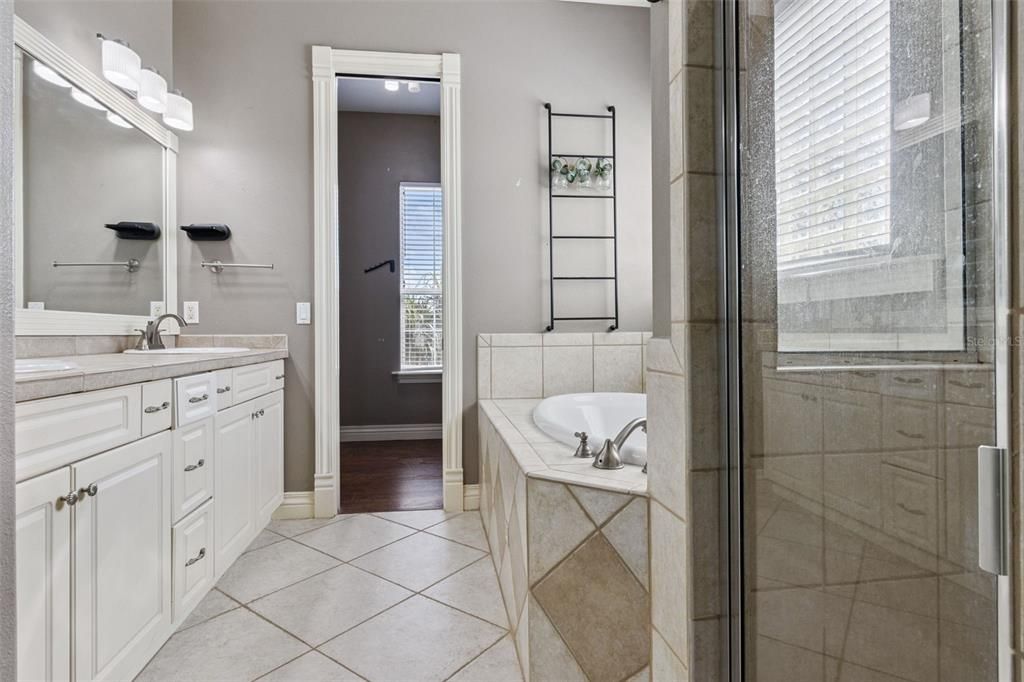 合同活跃: $499,900 (4 贝兹, 2 浴室, 2177 平方英尺)