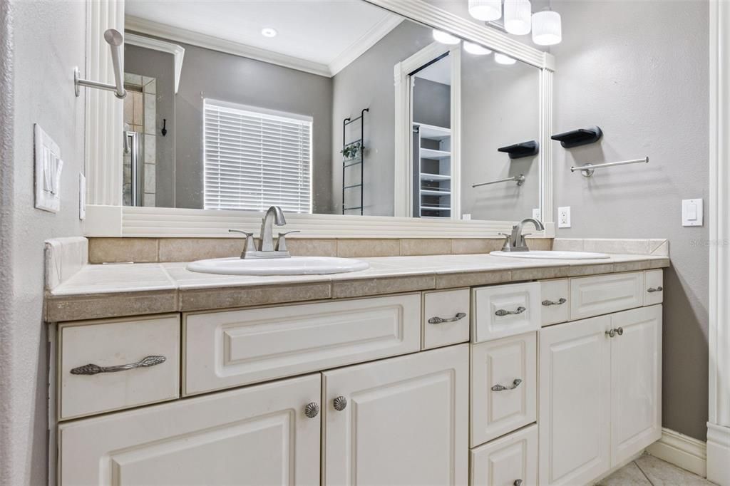 合同活跃: $499,900 (4 贝兹, 2 浴室, 2177 平方英尺)