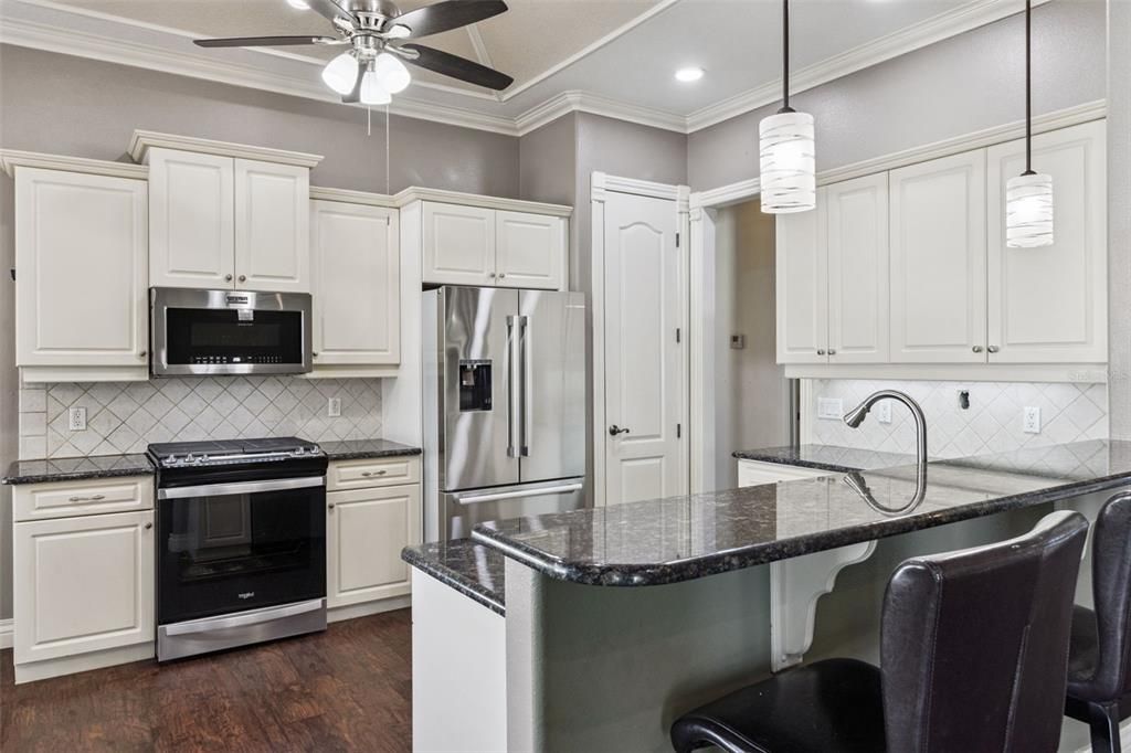 合同活跃: $499,900 (4 贝兹, 2 浴室, 2177 平方英尺)