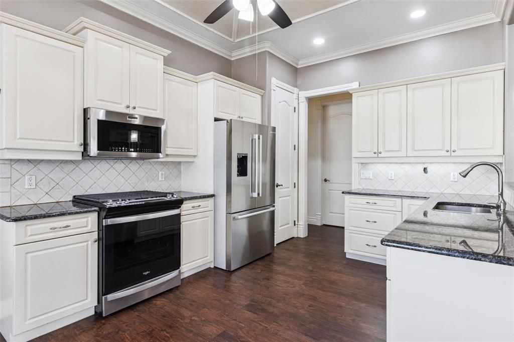 合同活跃: $499,900 (4 贝兹, 2 浴室, 2177 平方英尺)