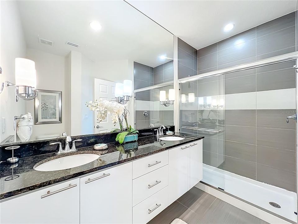 合同活跃: $313,000 (3 贝兹, 3 浴室, 1512 平方英尺)