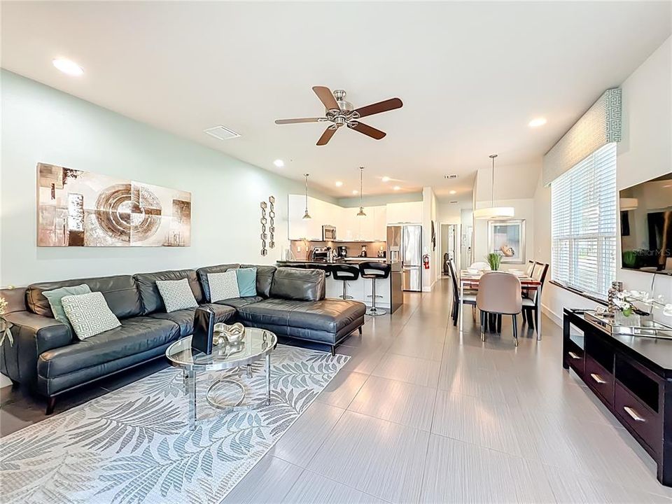 合同活跃: $313,000 (3 贝兹, 3 浴室, 1512 平方英尺)