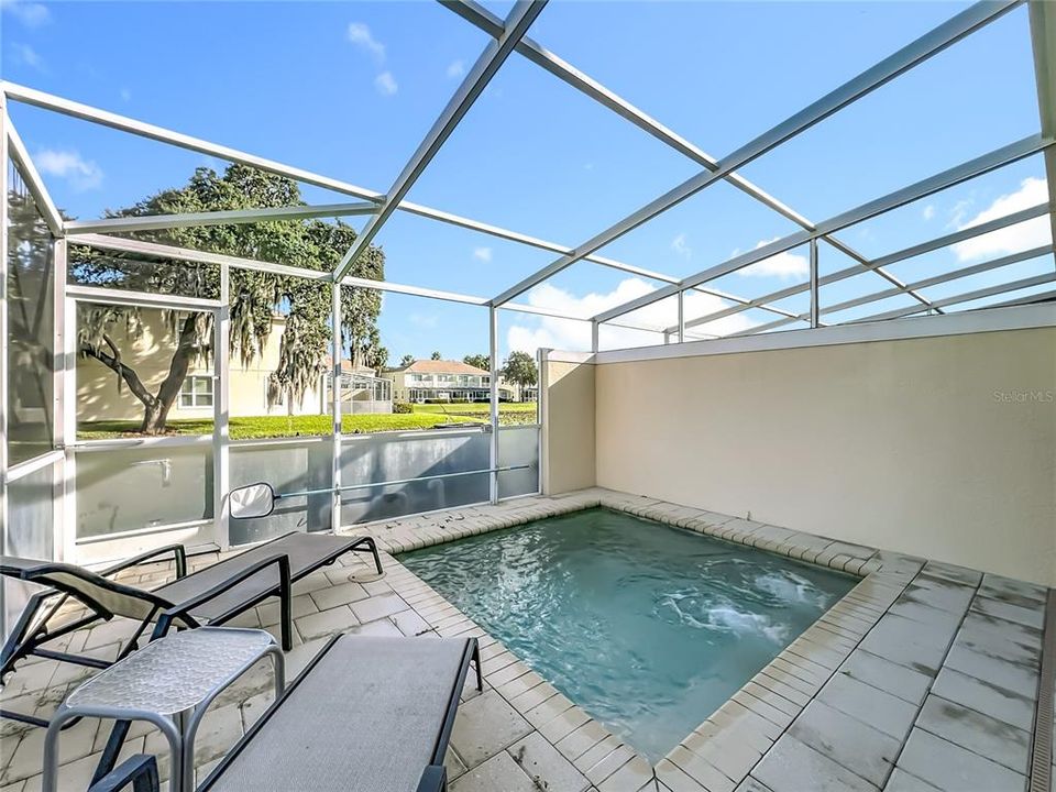 合同活跃: $313,000 (3 贝兹, 3 浴室, 1512 平方英尺)