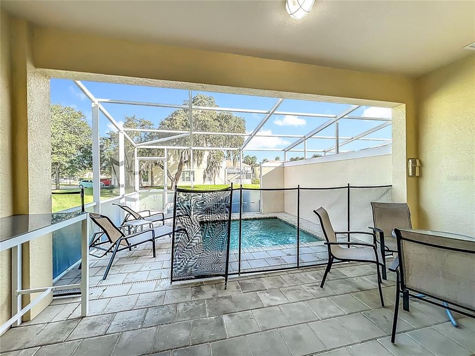 合同活跃: $313,000 (3 贝兹, 3 浴室, 1512 平方英尺)