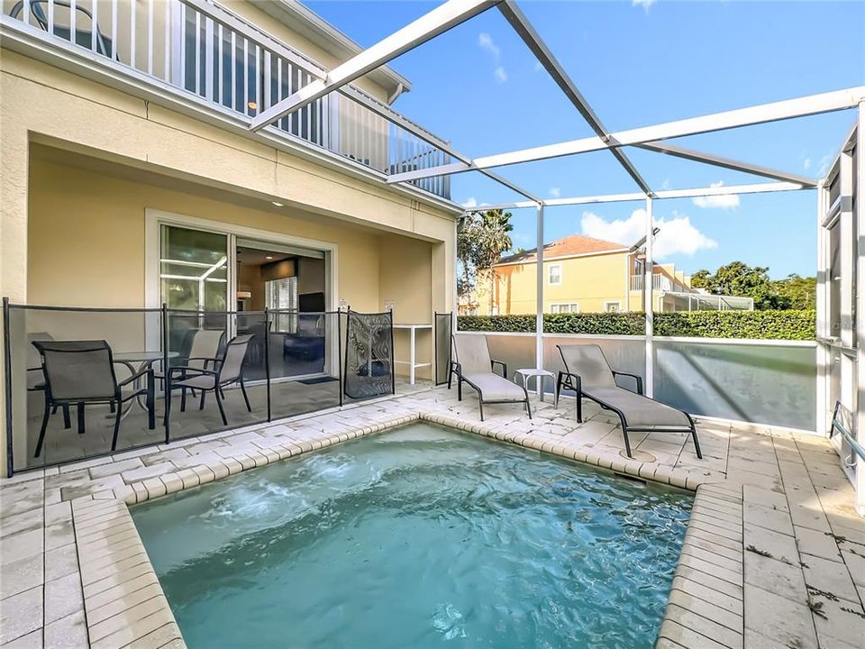 合同活跃: $313,000 (3 贝兹, 3 浴室, 1512 平方英尺)