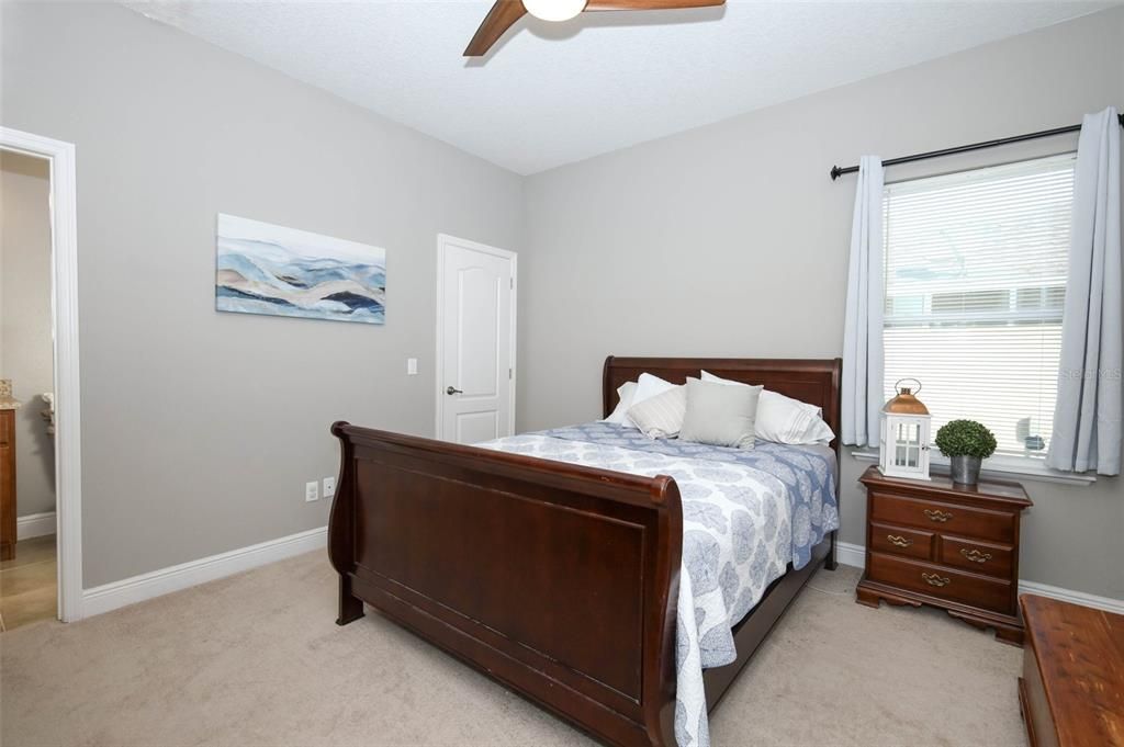 Под контрактом: $489,000 (4 спален, 3 ванн, 2695 Квадратных фут)