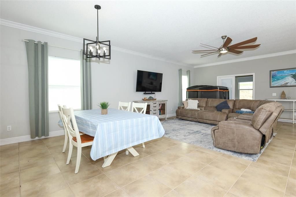 Под контрактом: $489,000 (4 спален, 3 ванн, 2695 Квадратных фут)