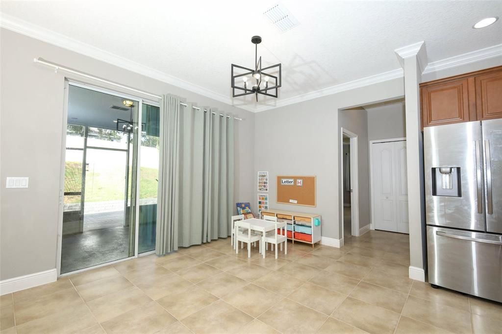 Под контрактом: $489,000 (4 спален, 3 ванн, 2695 Квадратных фут)