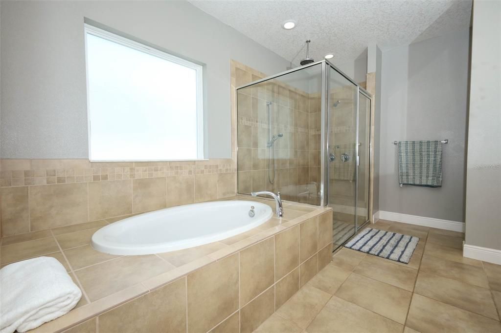 Под контрактом: $489,000 (4 спален, 3 ванн, 2695 Квадратных фут)