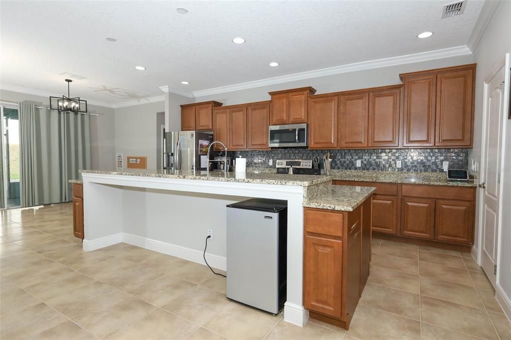 Под контрактом: $489,000 (4 спален, 3 ванн, 2695 Квадратных фут)