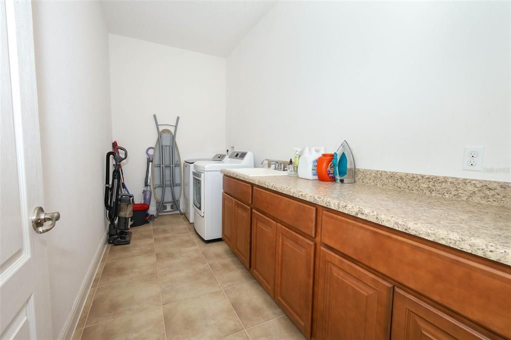 Под контрактом: $489,000 (4 спален, 3 ванн, 2695 Квадратных фут)