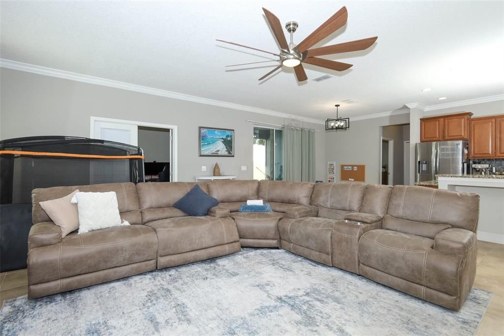 Под контрактом: $489,000 (4 спален, 3 ванн, 2695 Квадратных фут)