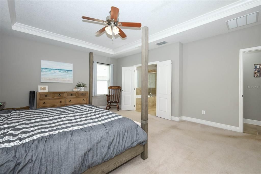 Под контрактом: $489,000 (4 спален, 3 ванн, 2695 Квадратных фут)