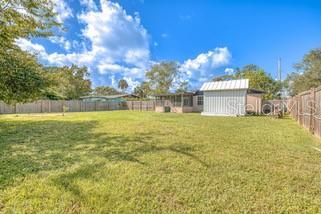 For Sale: $229,999 (2 beds, 1 baths, 1353 Square Feet)