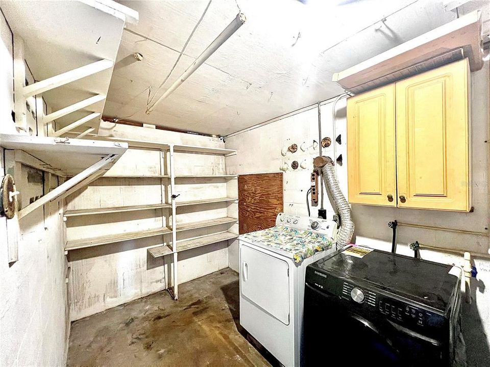 For Sale: $229,999 (2 beds, 1 baths, 1353 Square Feet)