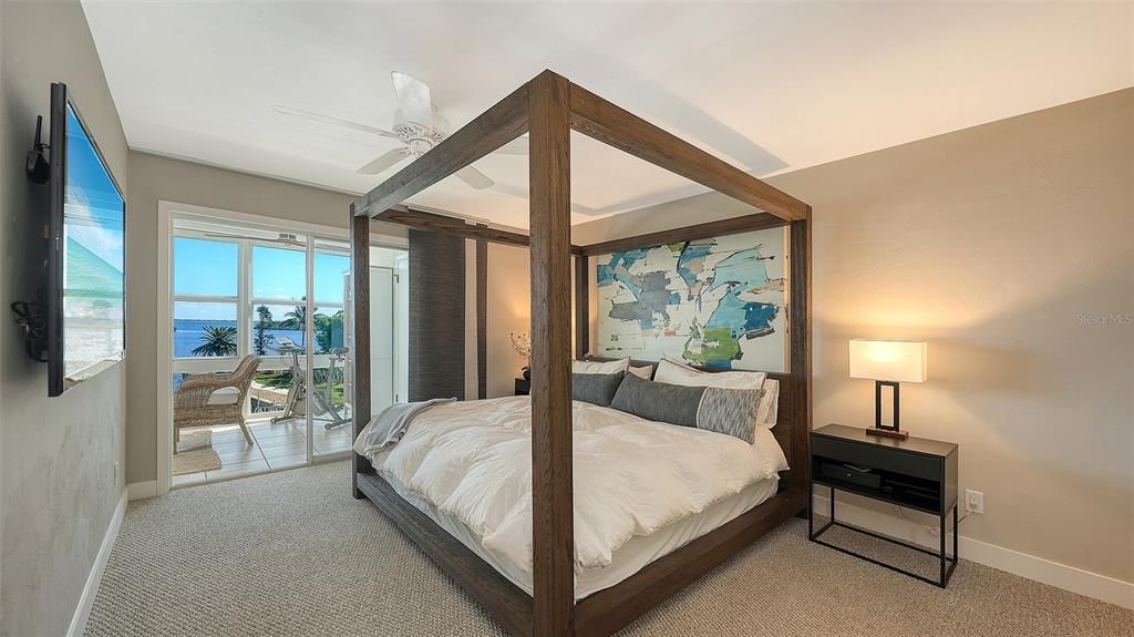 Под контрактом: $689,000 (2 спален, 2 ванн, 1312 Квадратных фут)