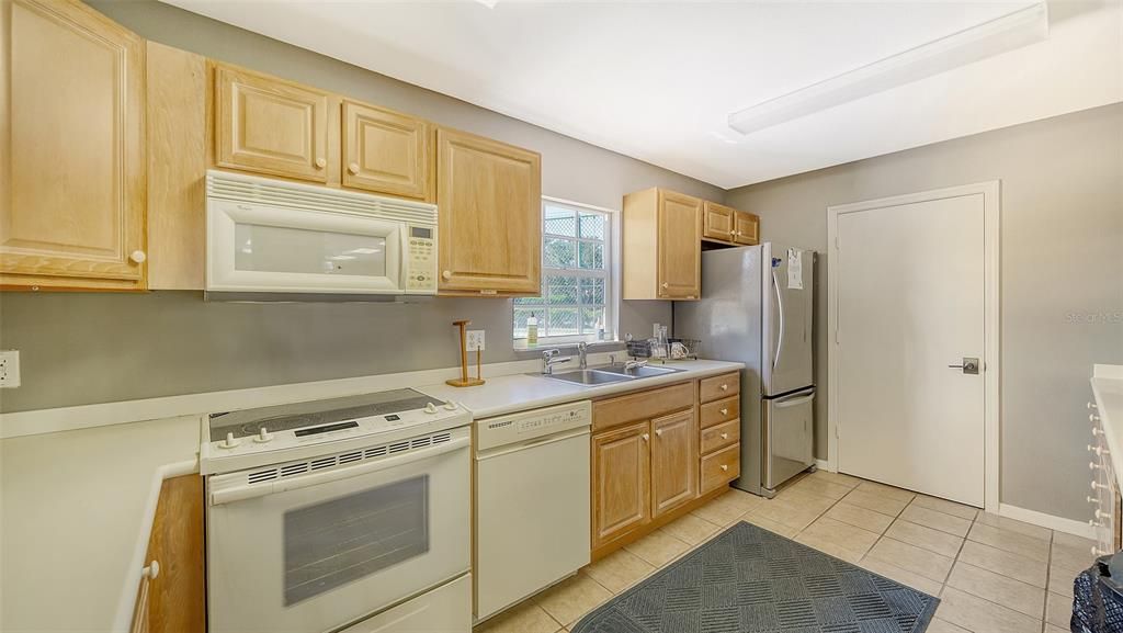 Под контрактом: $689,000 (2 спален, 2 ванн, 1312 Квадратных фут)