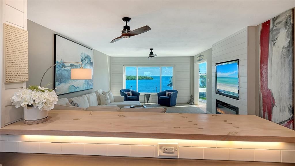 Под контрактом: $689,000 (2 спален, 2 ванн, 1312 Квадратных фут)