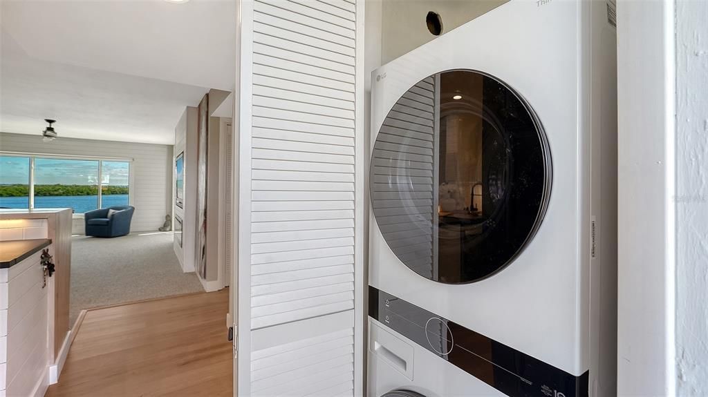 Под контрактом: $689,000 (2 спален, 2 ванн, 1312 Квадратных фут)