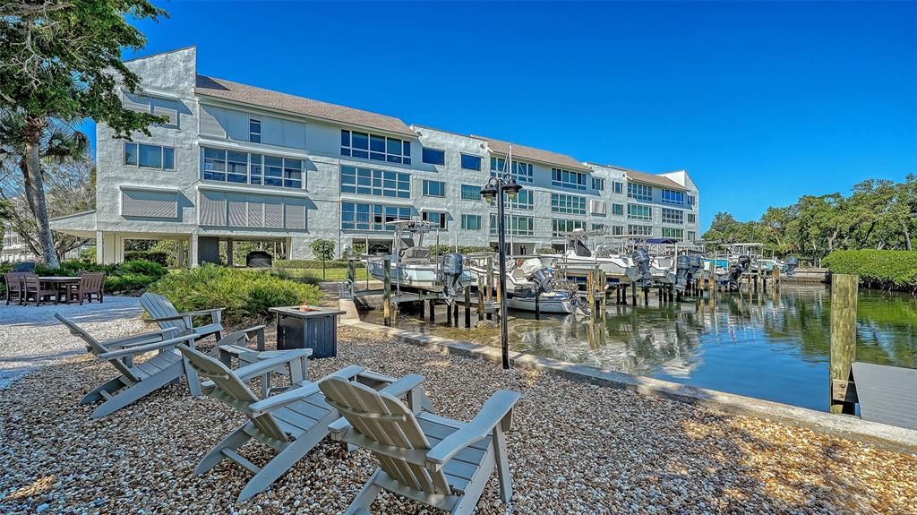 Под контрактом: $689,000 (2 спален, 2 ванн, 1312 Квадратных фут)