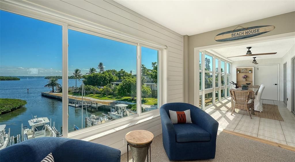 Под контрактом: $689,000 (2 спален, 2 ванн, 1312 Квадратных фут)