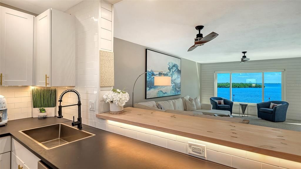 Под контрактом: $689,000 (2 спален, 2 ванн, 1312 Квадратных фут)