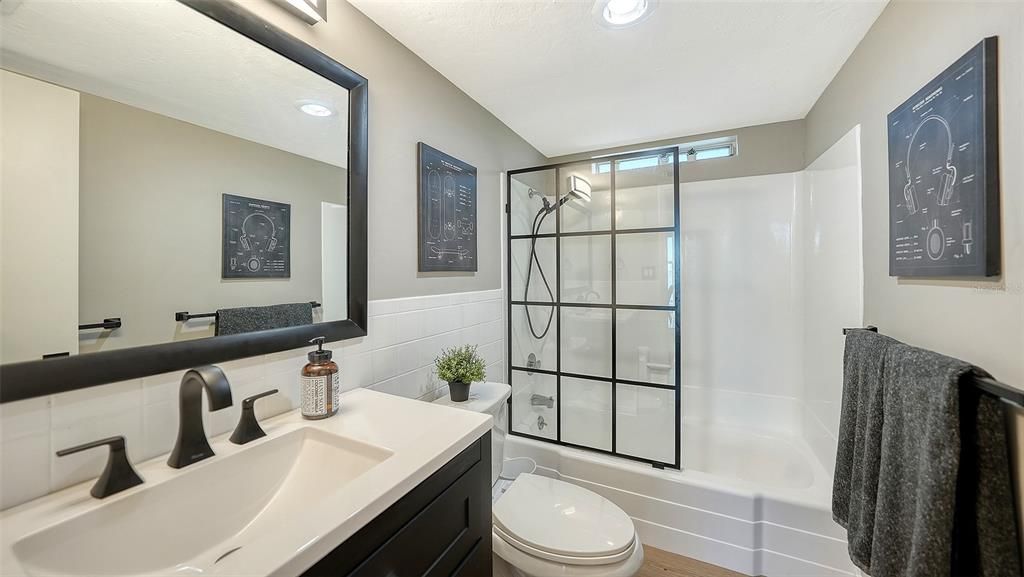 Под контрактом: $689,000 (2 спален, 2 ванн, 1312 Квадратных фут)