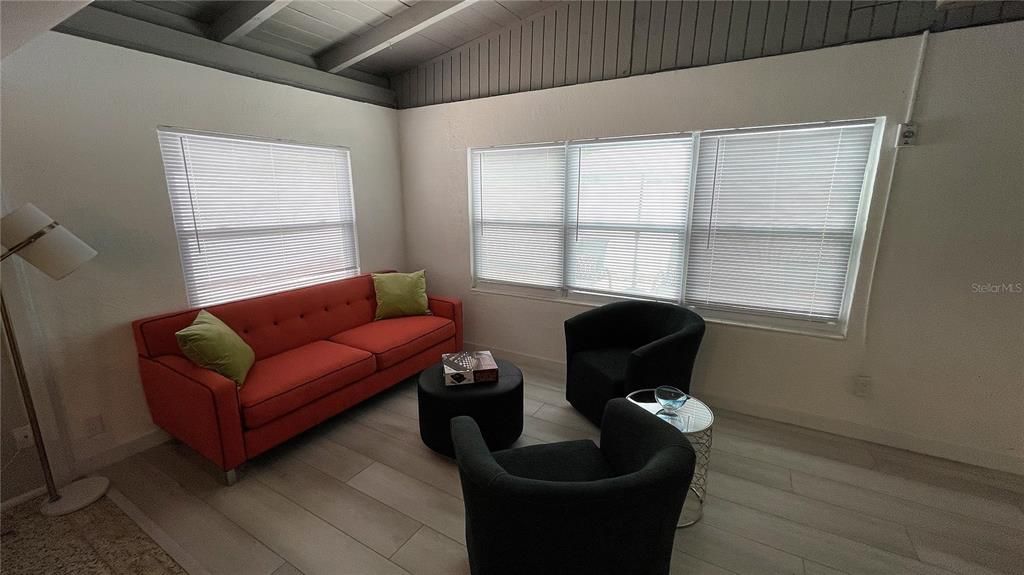 出租: $4,500 (3 贝兹, 2 浴室, 1270 平方英尺)