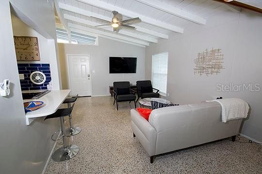 出租: $4,500 (3 贝兹, 2 浴室, 1270 平方英尺)