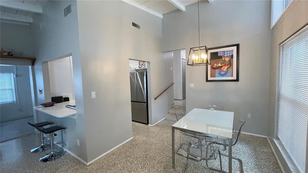 出租: $4,500 (3 贝兹, 2 浴室, 1270 平方英尺)