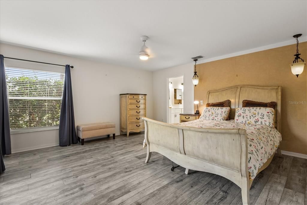 For Sale: $299,000 (3 beds, 3 baths, 1856 Square Feet)