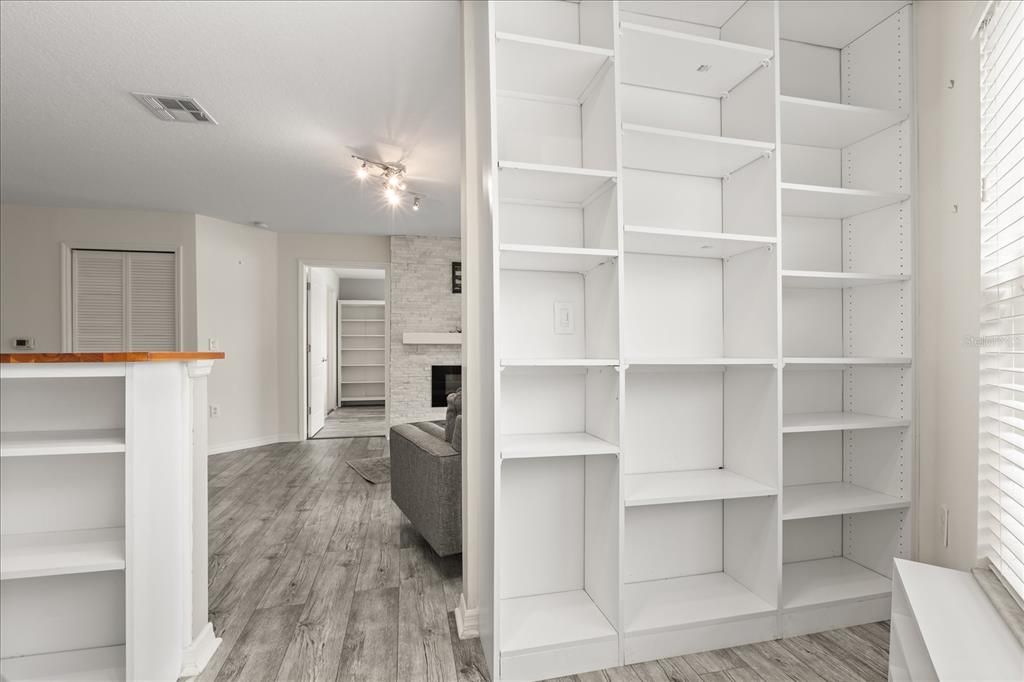 For Sale: $299,000 (3 beds, 3 baths, 1856 Square Feet)