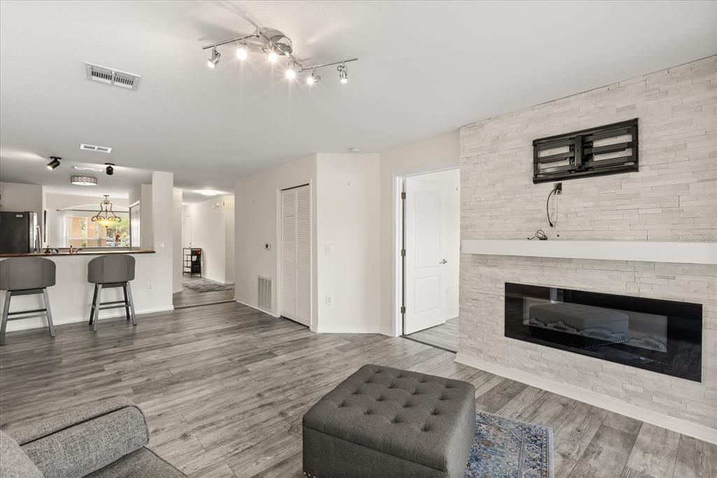 For Sale: $299,000 (3 beds, 3 baths, 1856 Square Feet)